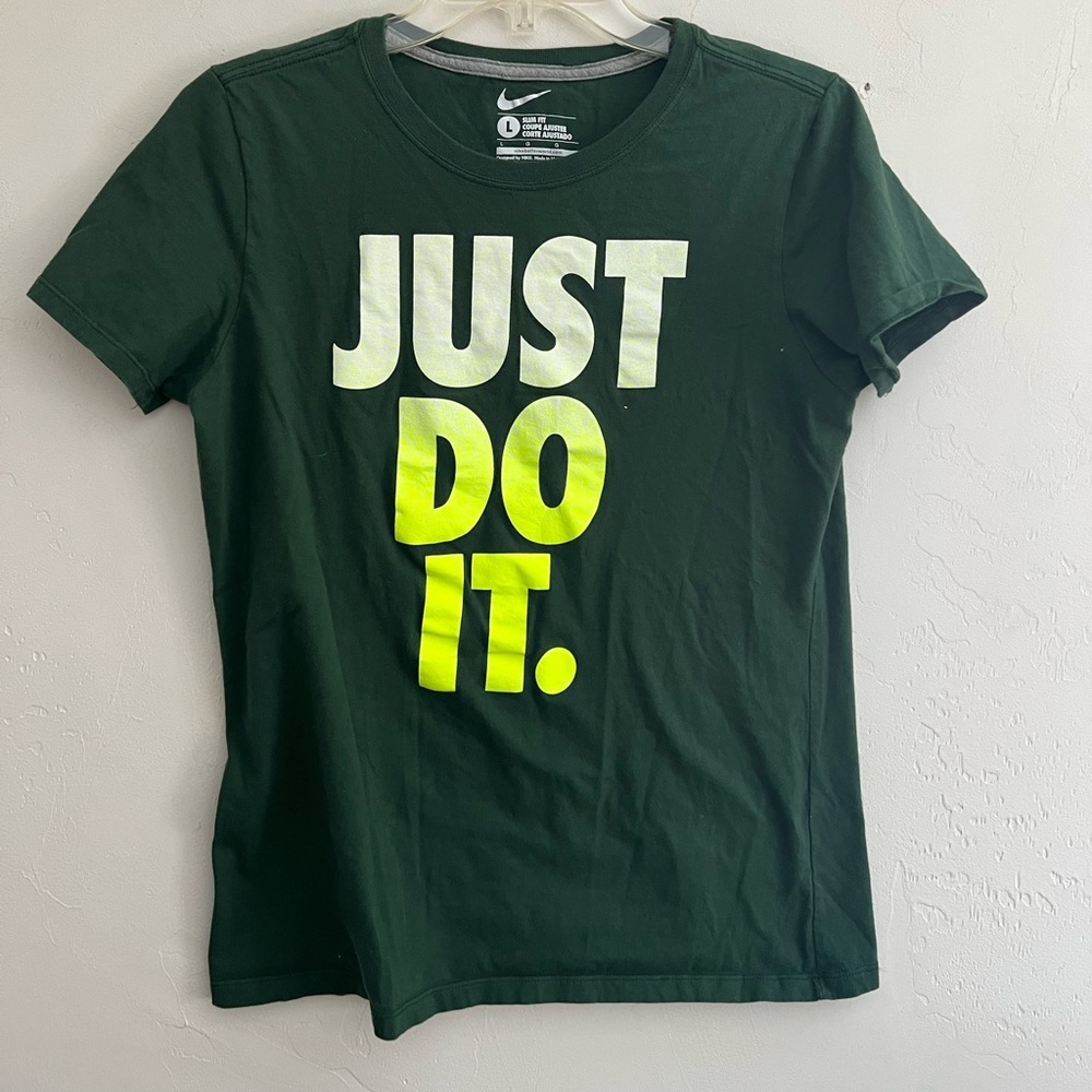 NIKE Women’s Tee